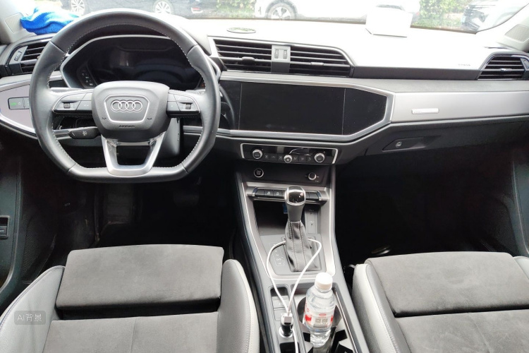 Audi Q3 2022 car image #11