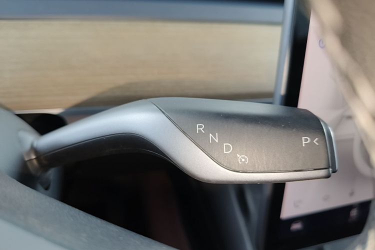 Tesla Model Y 2022 car image #14