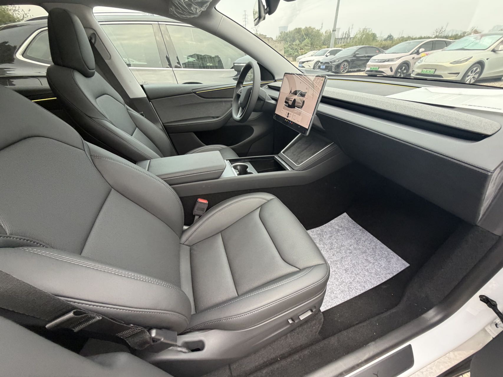Tesla Model Y 2025 #5 Tesla Model Y 2025 صورة سيارة #5