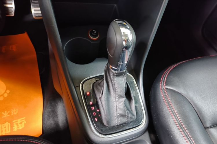 Volkswagen Polo 2017 car image #18