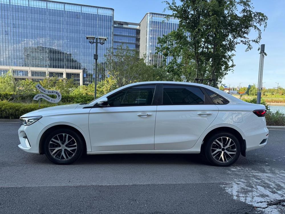 GEELY Emgrand 2022 #4 GEELY Emgrand 2022 car image #4