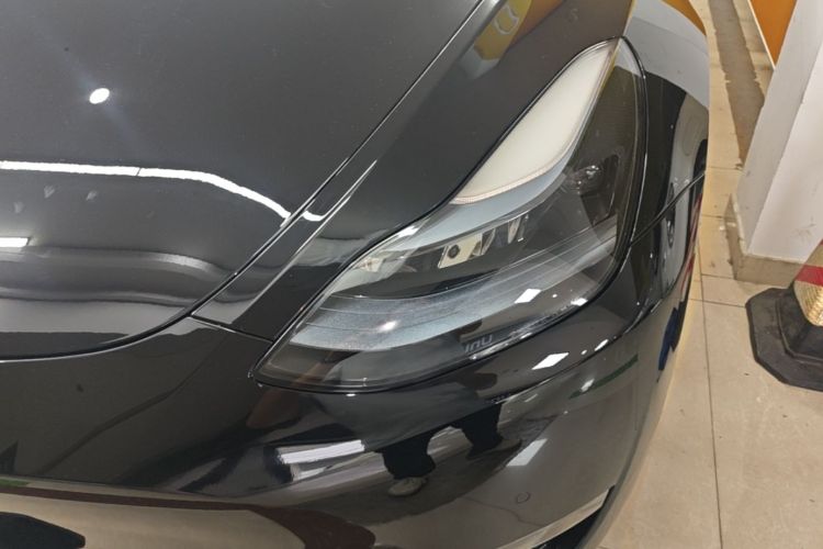 Tesla Model Y 2023 car image #23