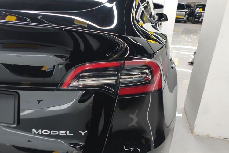 Tesla Model Y 2024 #8 Tesla Model Y 2024 car image #8
