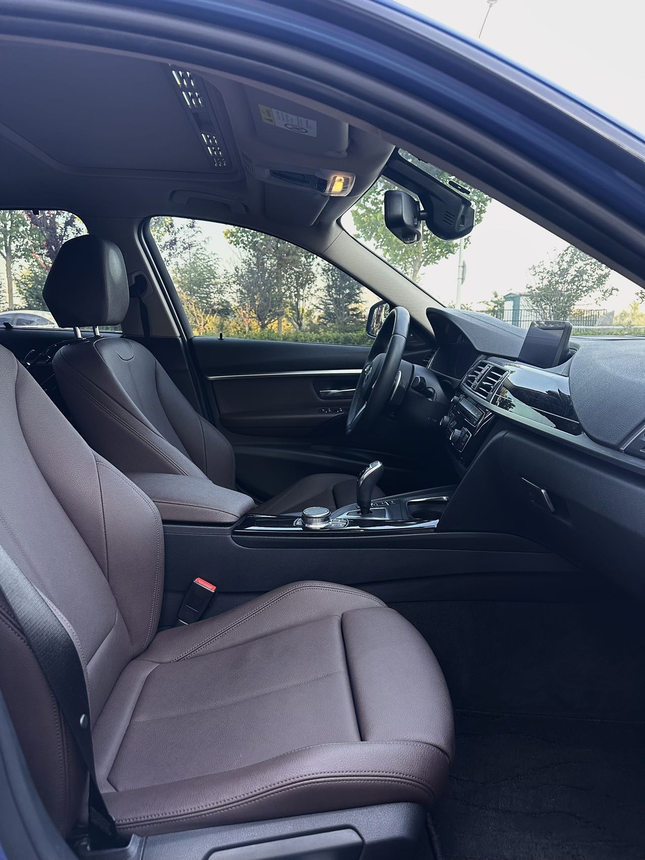 BMW 3 Series 2019 car image #9