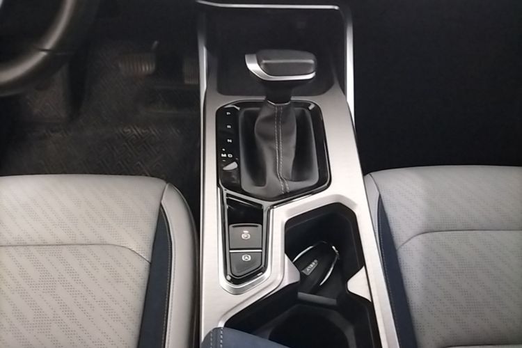 GEELY Emgrand 2021 #14 GEELY Emgrand 2021 car image #14