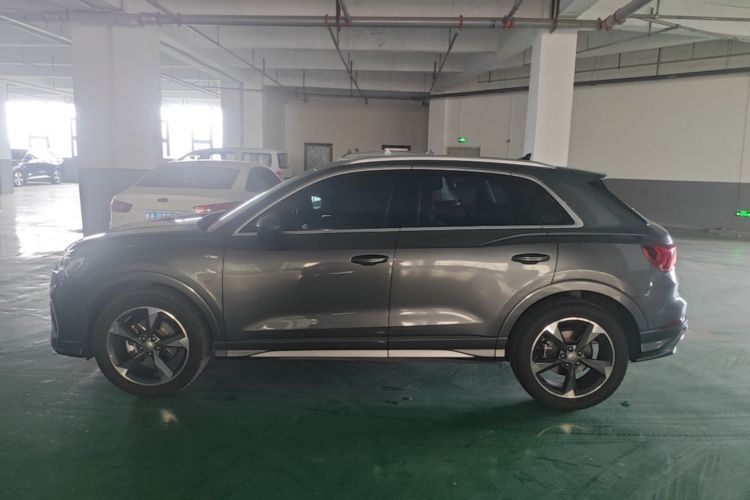 Audi Q3 2021 car image #4