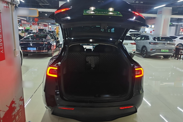 Tesla Model Y 2021 immagine di auto #19
