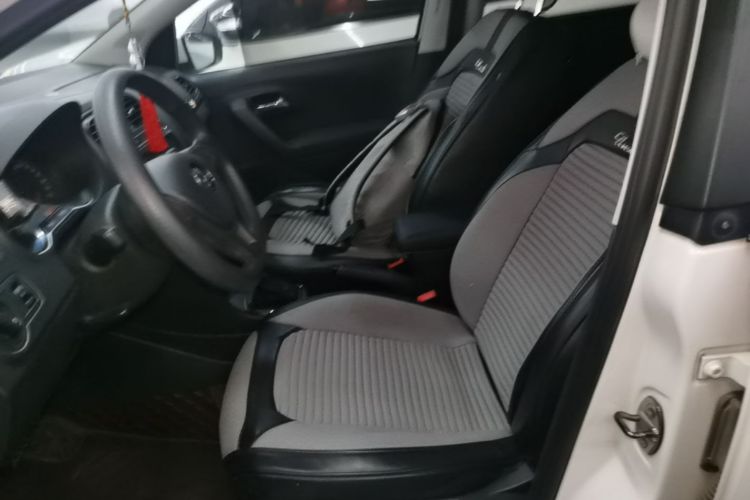 Volkswagen Polo 2018 car image #15