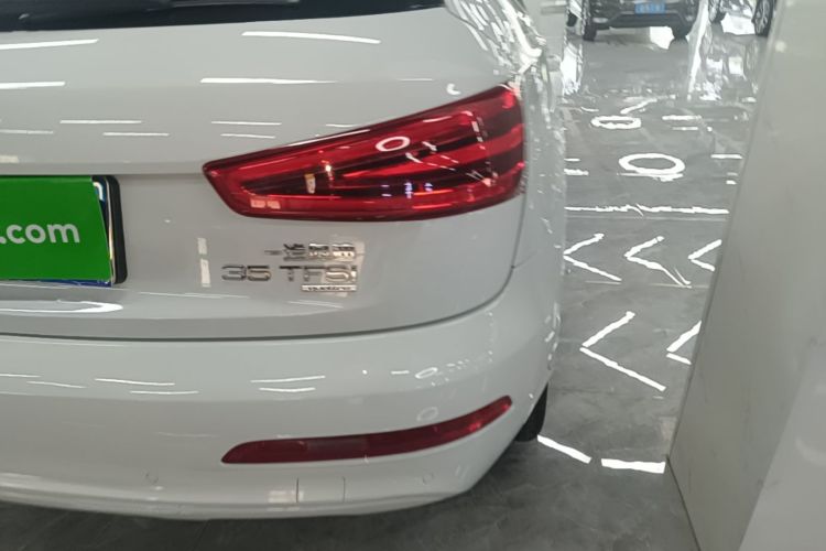 Audi Q3 2016 car image #8