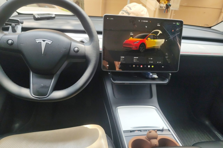 Tesla Model Y 2024 immagine di auto #7