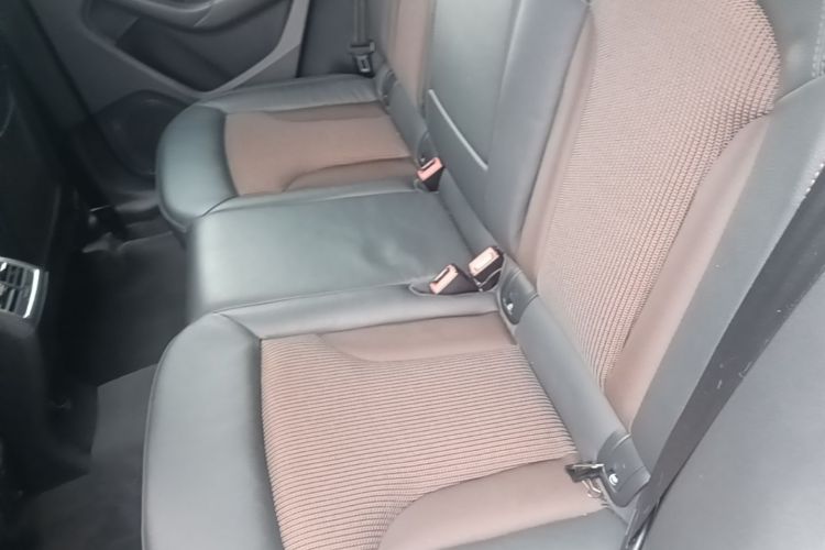 Audi Q3 2019 car image #17
