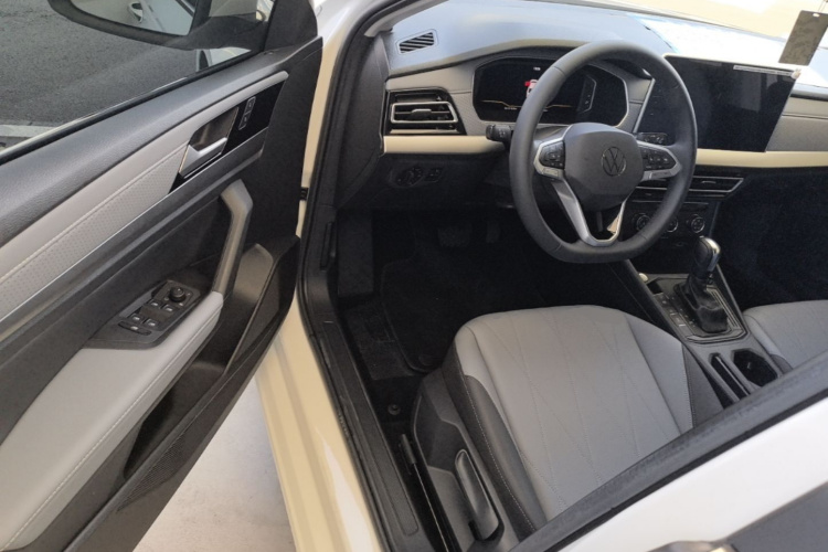 Volkswagen Lavida 2025 car image #16
