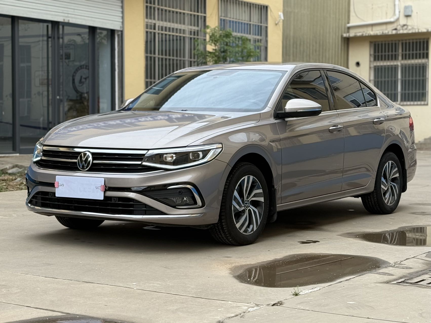 2023 immagine di auto 