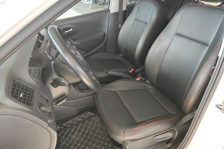 Volkswagen Polo 2016 car image #15