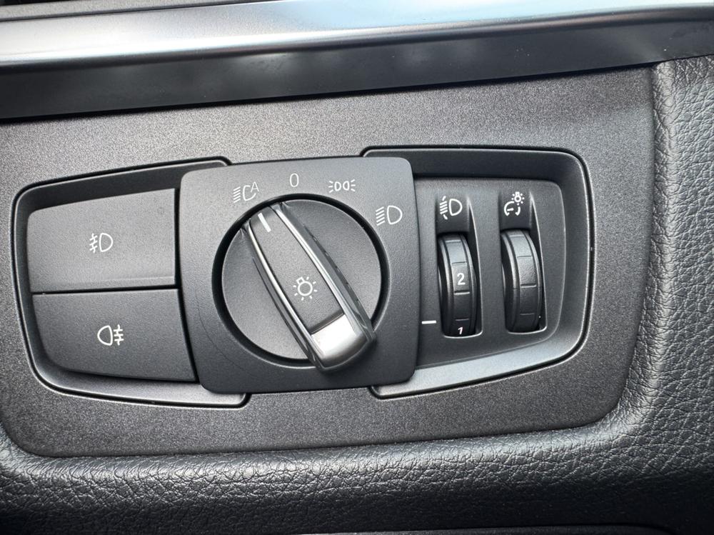 BMW 3 Series 2019 immagine di auto #24