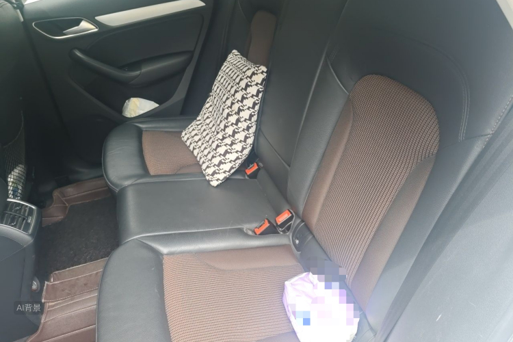 Audi Q3 2019 car image #19