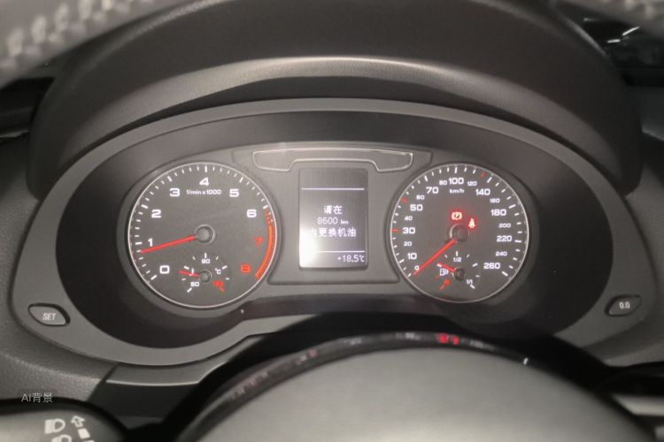 Audi Q3 2019 car image #13