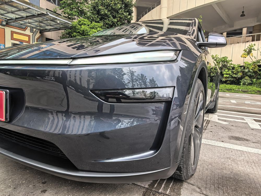 Tesla Model Y 2025 #8 Tesla Model Y 2025 car image #8