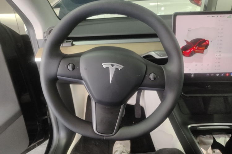 Tesla Model Y 2023 #11 Tesla Model Y 2023 car image #11