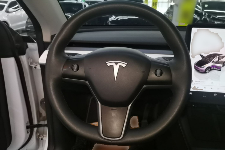 Tesla Model Y 2023 #11 Tesla Model Y 2023 car image #11