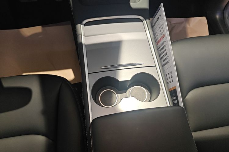 Tesla Model Y 2023 #14 Tesla Model Y 2023 car image #14