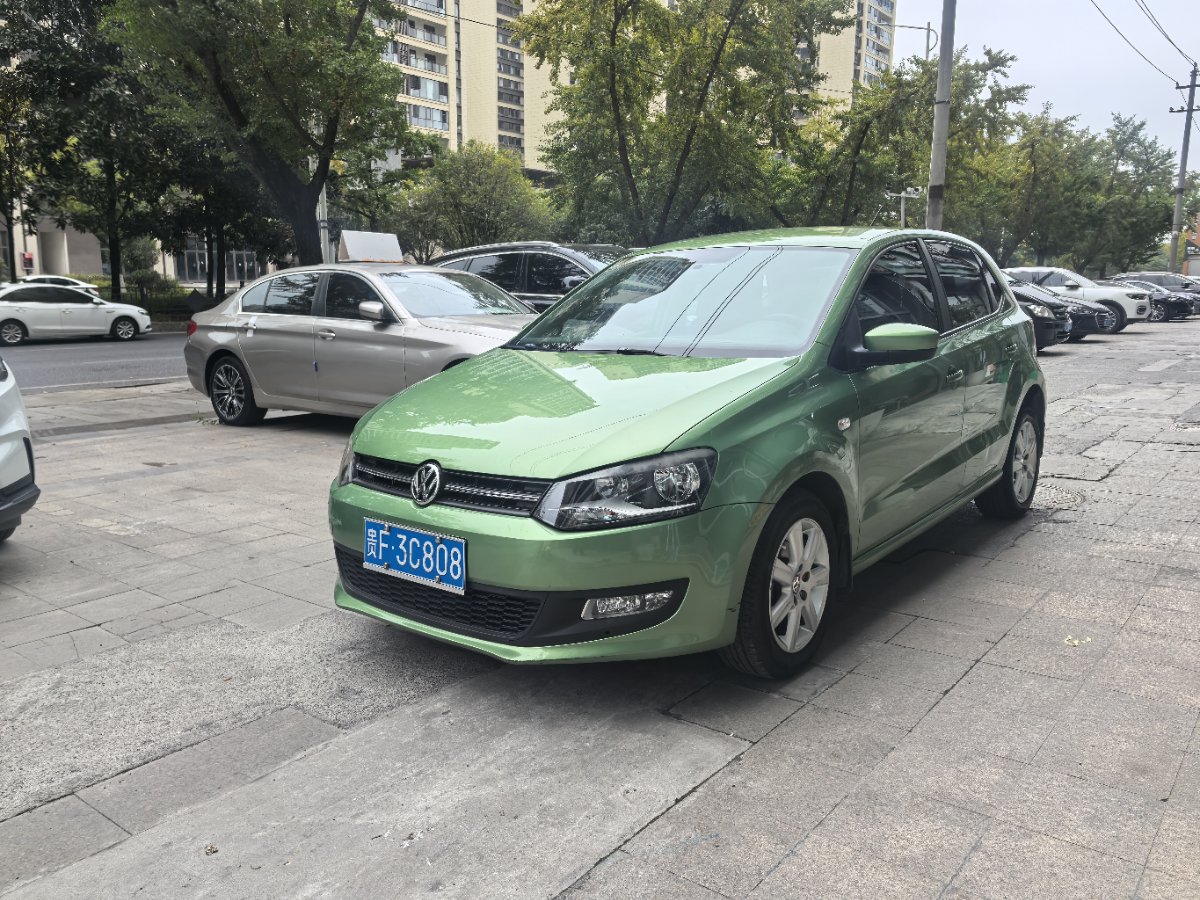 Volkswagen Polo 2014 Volkswagen Polo 2014 car image