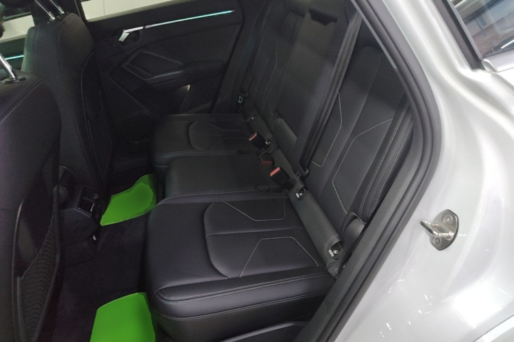 Audi Q3 2023 car image #13