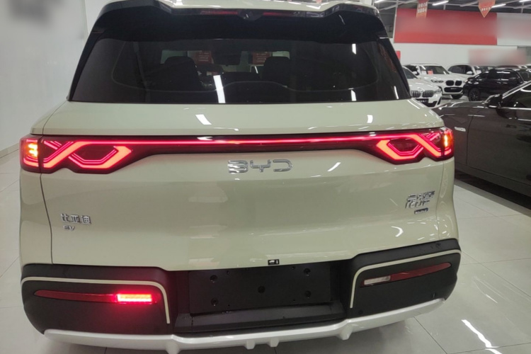 BYD YuanUP 2025 #6 BYD YuanUP 2025 car image #6