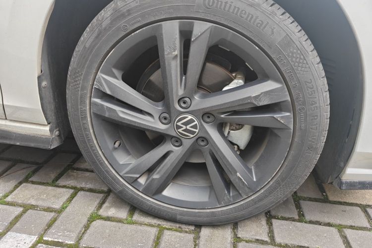 Volkswagen Golf 2021 car image #6
