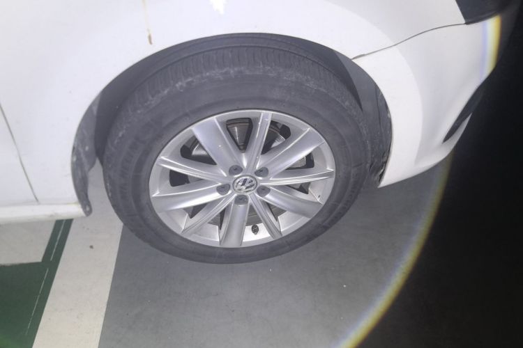 Volkswagen Polo 2015 car image #9