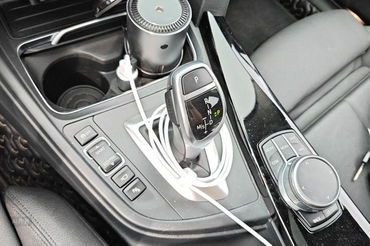 BMW 3 Series 2018 #16 BMW 3 Series 2018 car image #16
