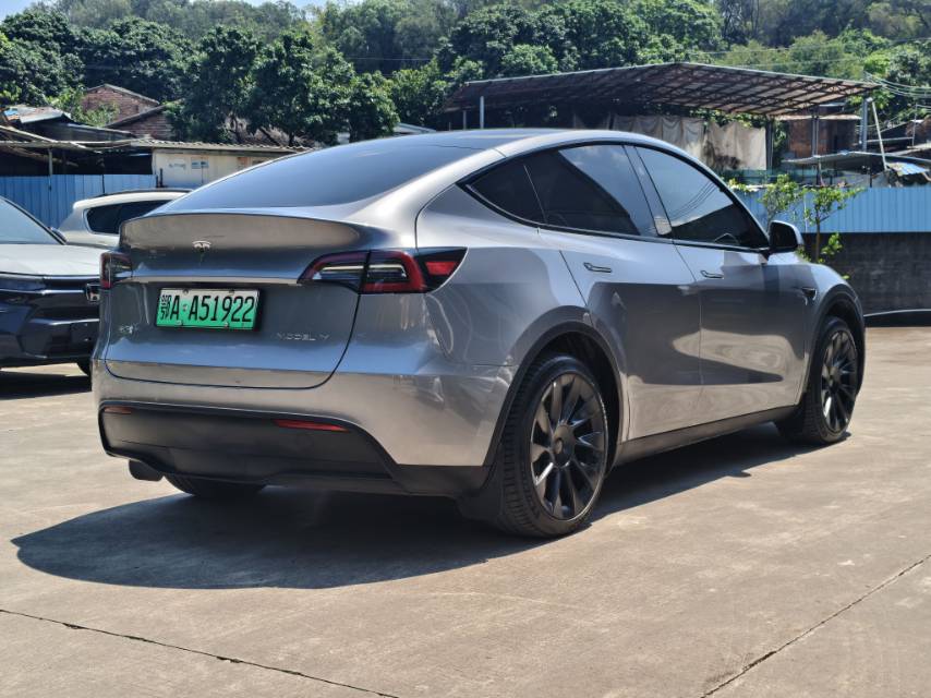 Tesla Model Y 2024 #3 Tesla Model Y 2024 car image #3