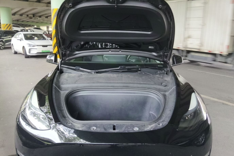 Tesla Model Y 2024 car image #20