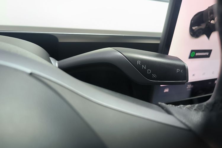 Tesla Model Y 2021 car image #14