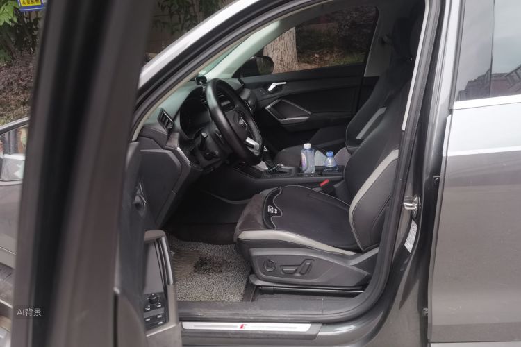 Audi Q3 2020 car image #17