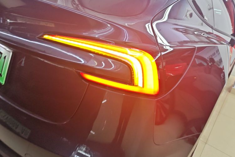 Tesla Model 3 2024 car image #8