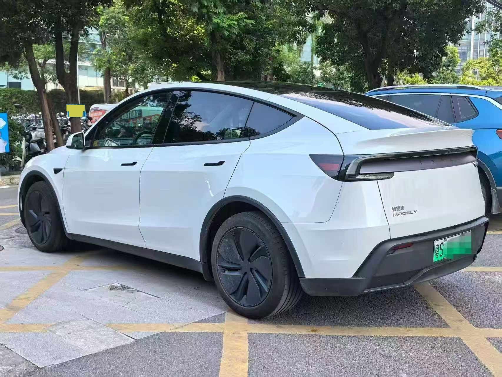 Tesla Model Y 2026 #9 Tesla Model Y 2026 car image #9