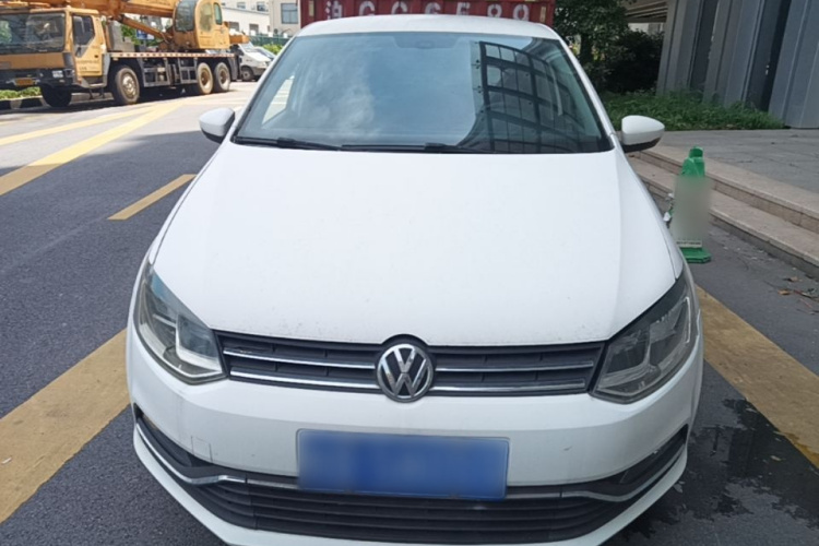 Volkswagen Polo 2015 car image #3