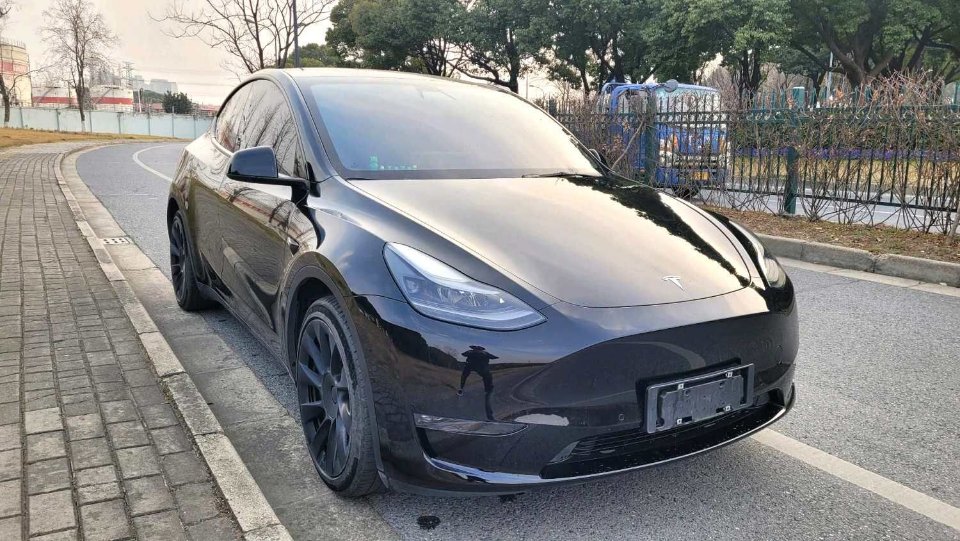 Tesla Model Y 2021 car image #18