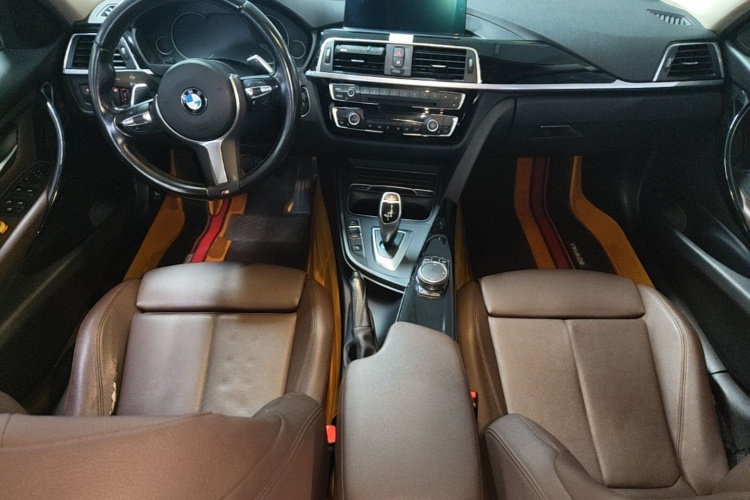 BMW 3 Series 2019 immagine di auto #10