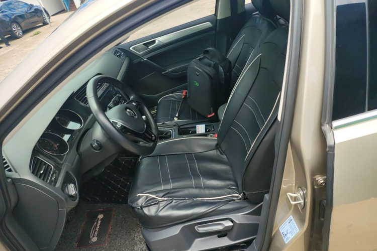 Volkswagen Golf 2018 car image #15