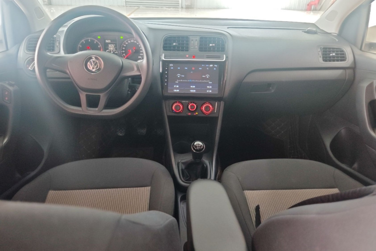 Volkswagen Polo 2018 car image #10