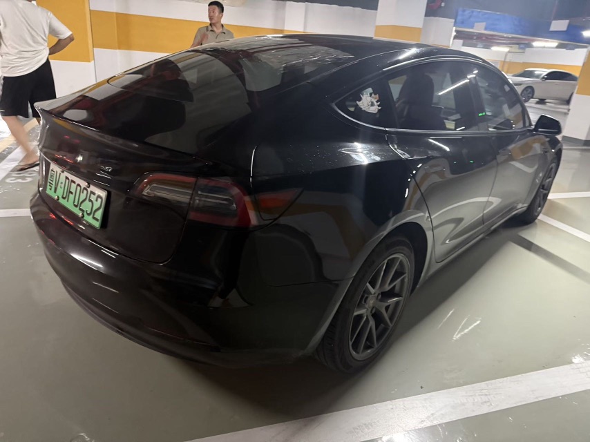Tesla Model 3 2023 car image #2