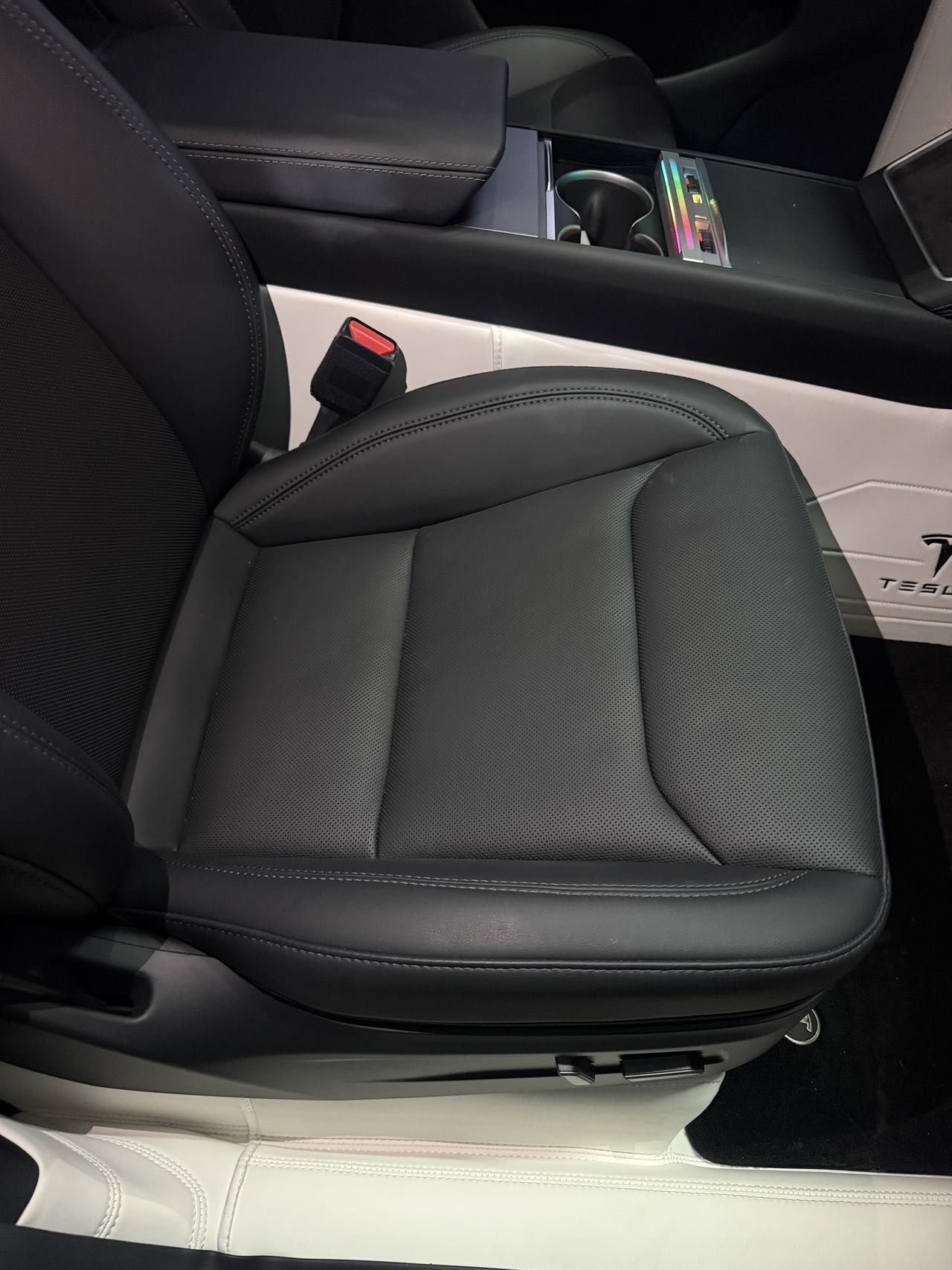Tesla Model Y 2026 #4 Tesla Model Y 2026 imagen de coche #4
