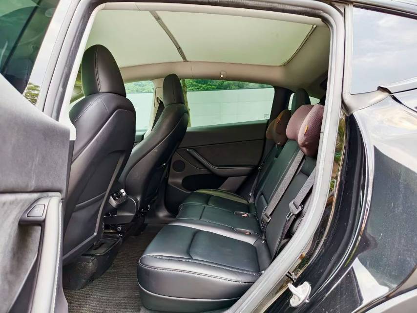 Tesla Model Y 2023 car image #8
