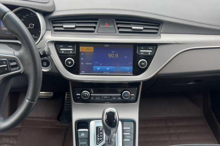 GEELY Emgrand GS 2018 imagen de coche #16