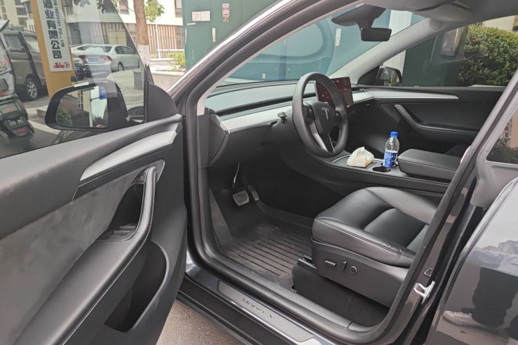 Tesla Model Y 2024 #9 Tesla Model Y 2024 car image #9