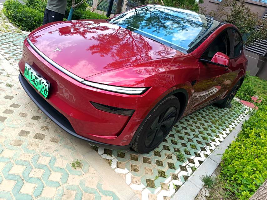 Tesla Model Y 2026 Tesla Model Y 2026 immagine di auto