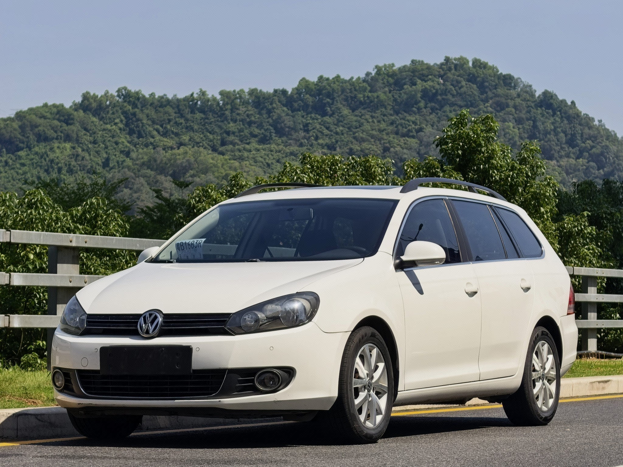 Volkswagen Golf (Imported) 2013 car image 