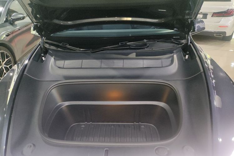 Tesla Model Y 2025 car image #20